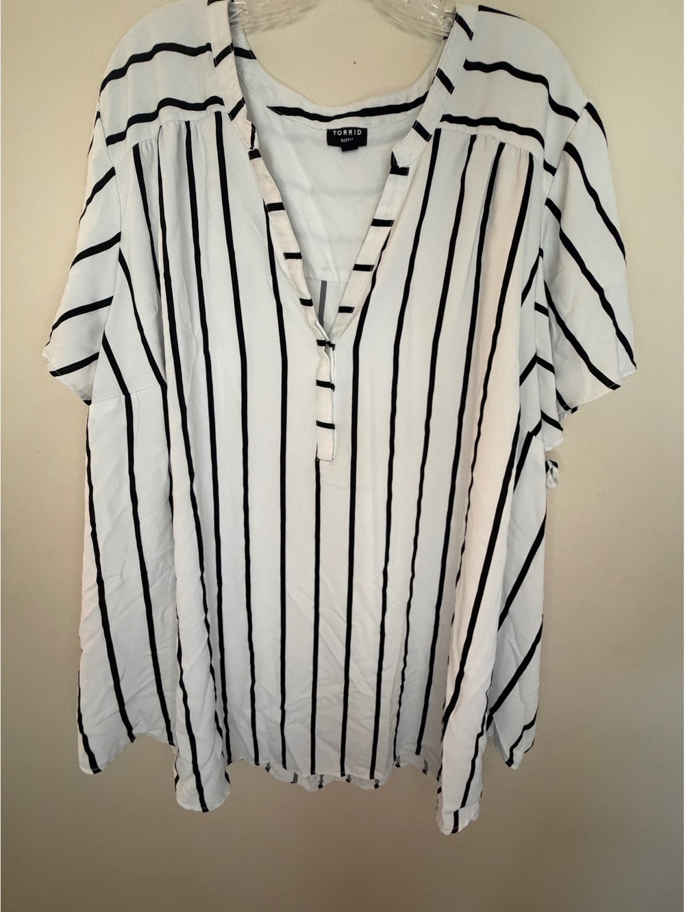 Torrid Harper Women's Plus Sz 6 Black & White Vertical Stripe Blouse / Workwear